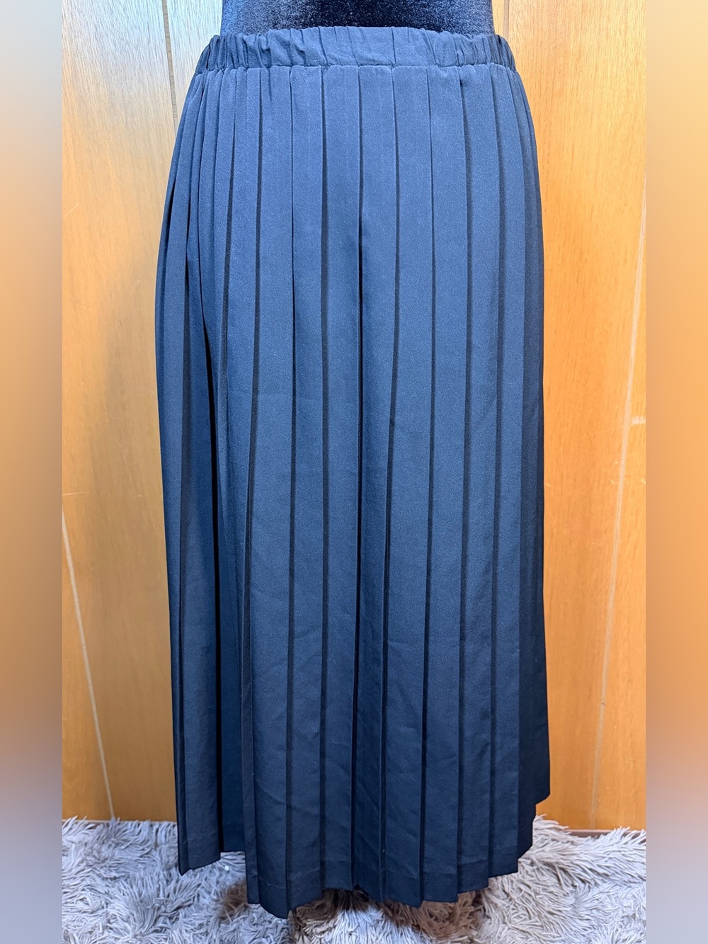 Liz Roberts Vintage Black Pleated Midi Skirt Size 8 Elastic Waist